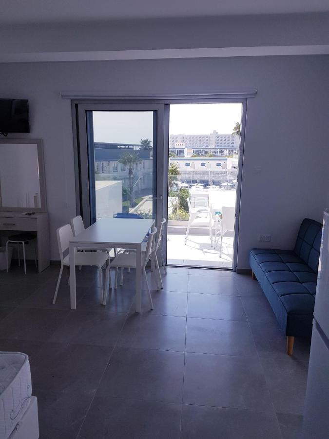 איה נאפה Christopher'S Sandy Beach Suites מראה חיצוני תמונה