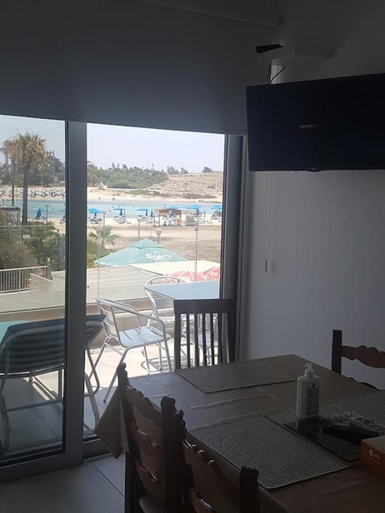 איה נאפה Christopher'S Sandy Beach Suites מראה חיצוני תמונה