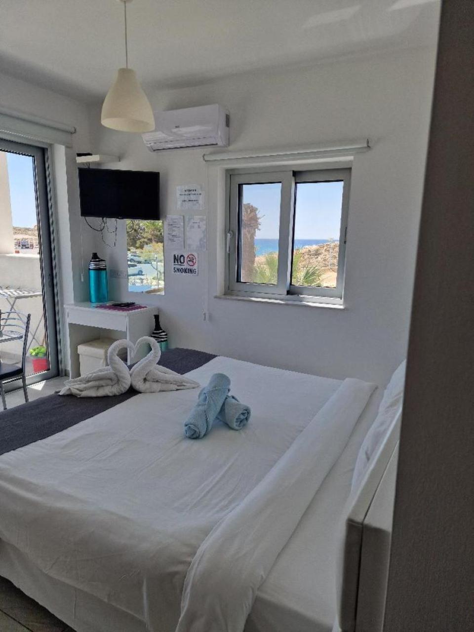 איה נאפה Christopher'S Sandy Beach Suites מראה חיצוני תמונה