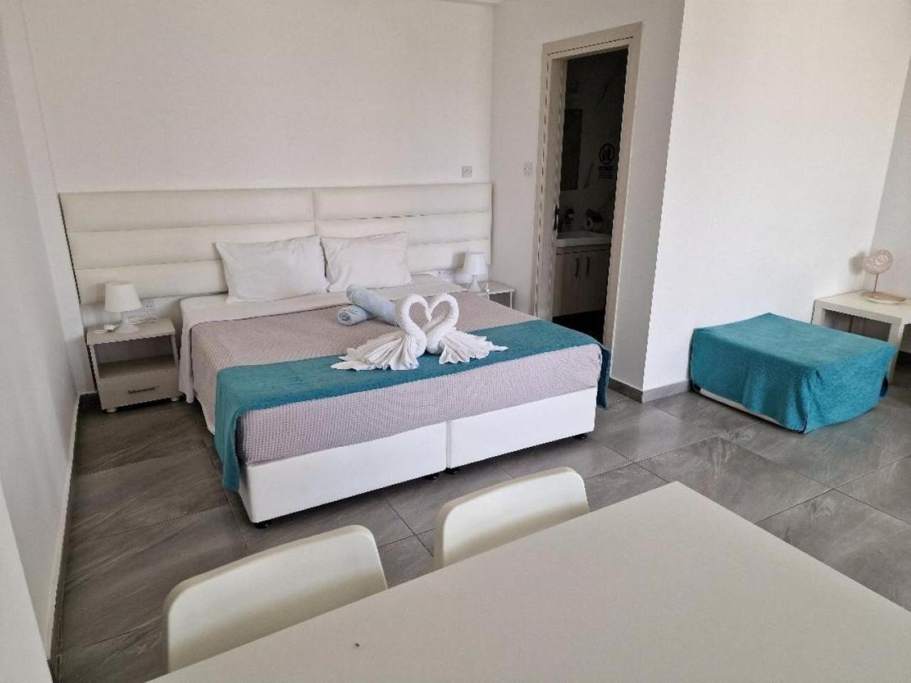 איה נאפה Christopher'S Sandy Beach Suites מראה חיצוני תמונה