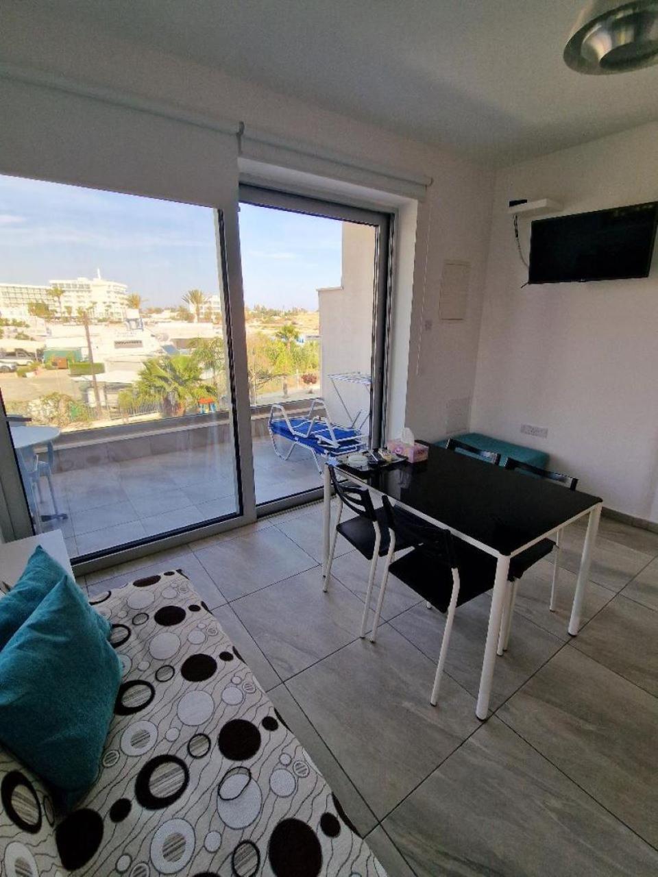 איה נאפה Christopher'S Sandy Beach Suites מראה חיצוני תמונה
