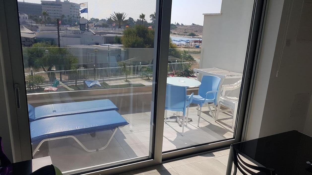 איה נאפה Christopher'S Sandy Beach Suites מראה חיצוני תמונה